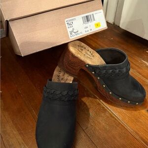 Kork-ease clogs size 7